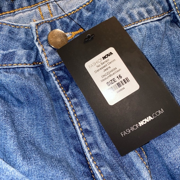 Fashion Nova distressed jeans - Picture 7 of 7